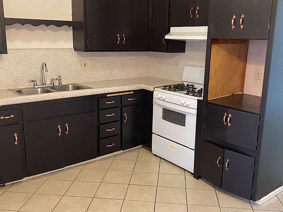 2nd image of 4440 Rosebud Ln APT B