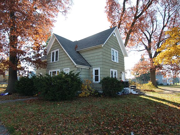 3rd image of 111 E Grand Ave