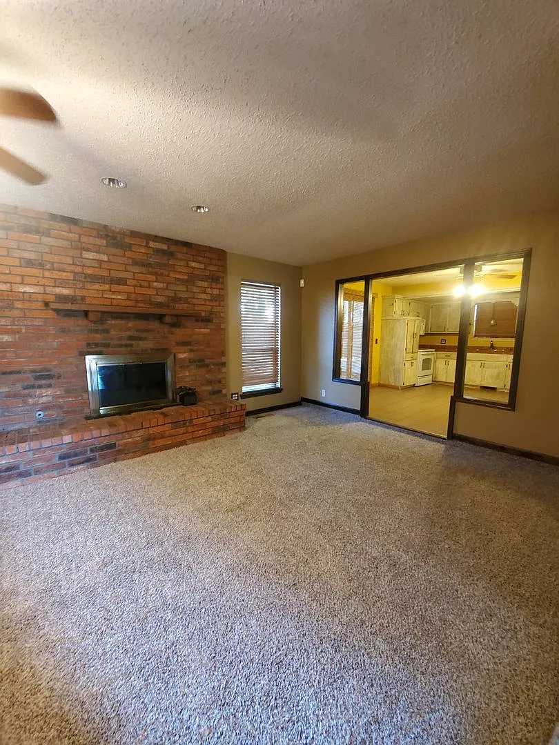 (3) Bed/(2) Bath Available NOW! Pet Negotiable! — Photo 3