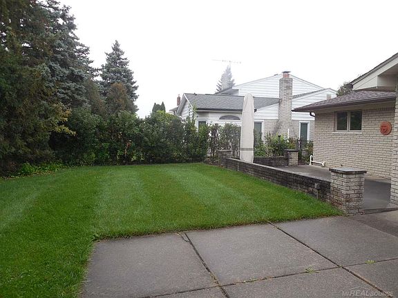 3rd image of 35553 Rainbow Dr