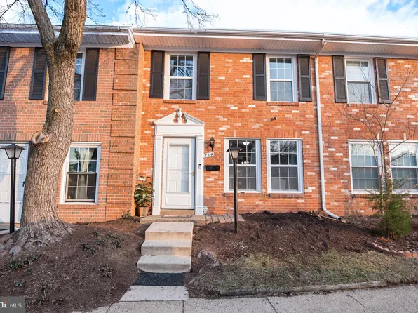 224 N Baylor Dr, Sterling, VA 20164