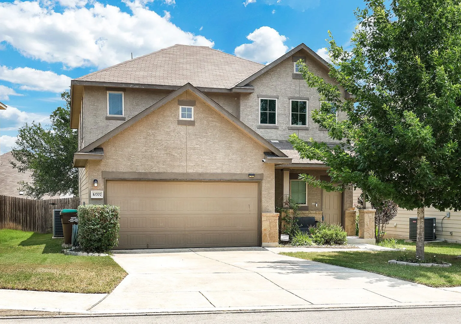 Move-In Special: One Week Free Stunning Two-Story Home In Wolf Creek — Photo 1