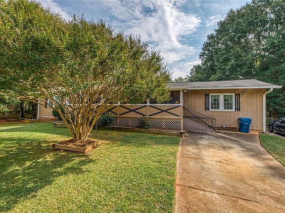 2nd image of 916 Oregano Ct SE