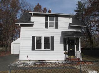 76 W 11th St, Huntington Station, NY 11746