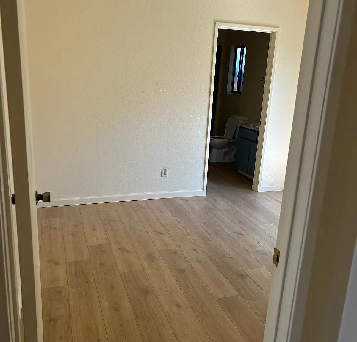 2 bed, 1000 sqft, $1,800 — Photo 2