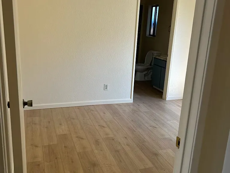 640 E Hawkeye Ave #2 — Photo 2