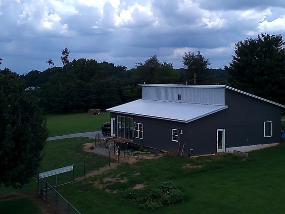 4th image of 235 Hillcrest Rd
