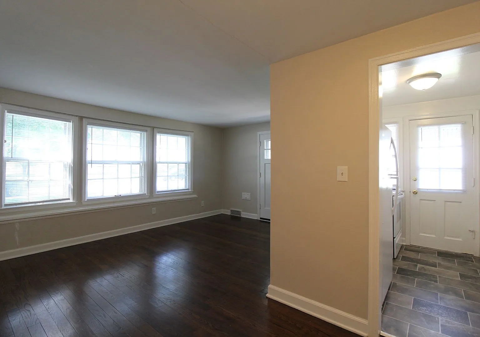 One Bedroom Duplex in North Kansas City — Photo 4