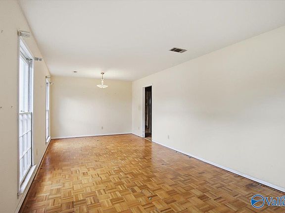 2nd image of 3018 Tucker Dr NW