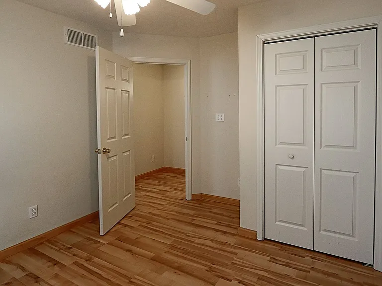 2623 E Oaklawn Ct — Photo 12
