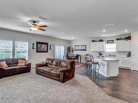 3rd image of 2469 Beachview Dr