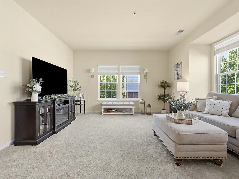 601 Pointe View Dr — Photo 24