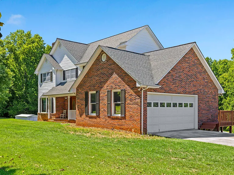 3010 Eaker Dr — Photo 46