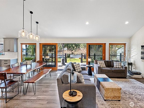 Spacious open floorplan>