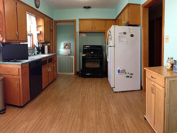 4th image of 115 Hemlock St
