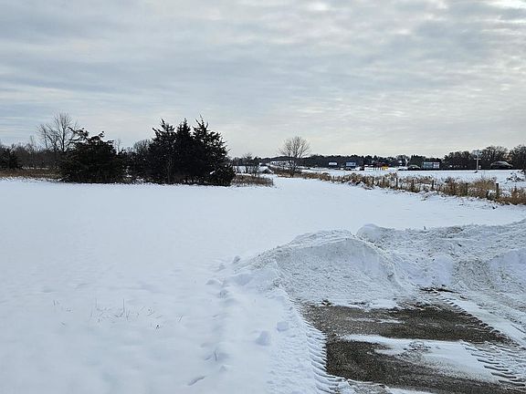 3rd image of N8319 AIRPORT ROAD