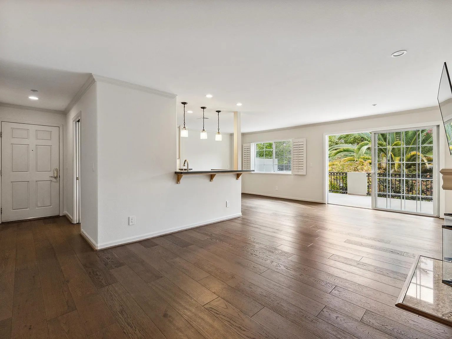 2 bed, 1041 sqft, $4,750 — Photo 3