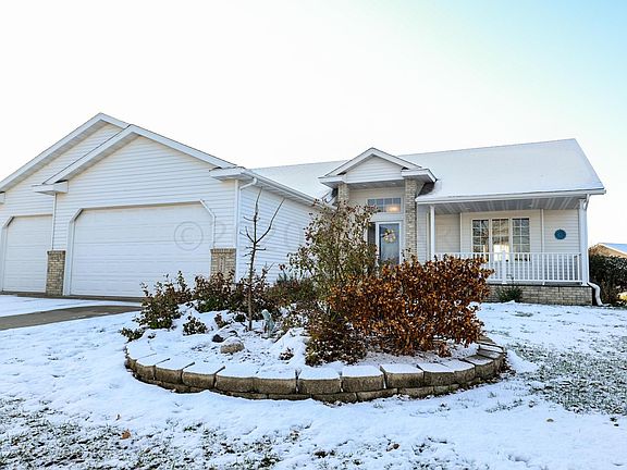 2nd image of 725 Lakeridge Dr