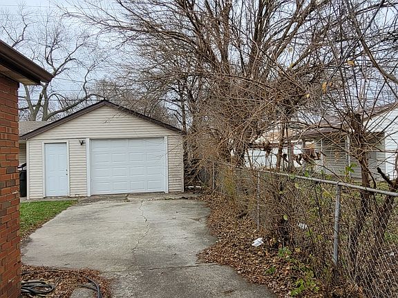 3rd image of 756 E Sibley Blvd
