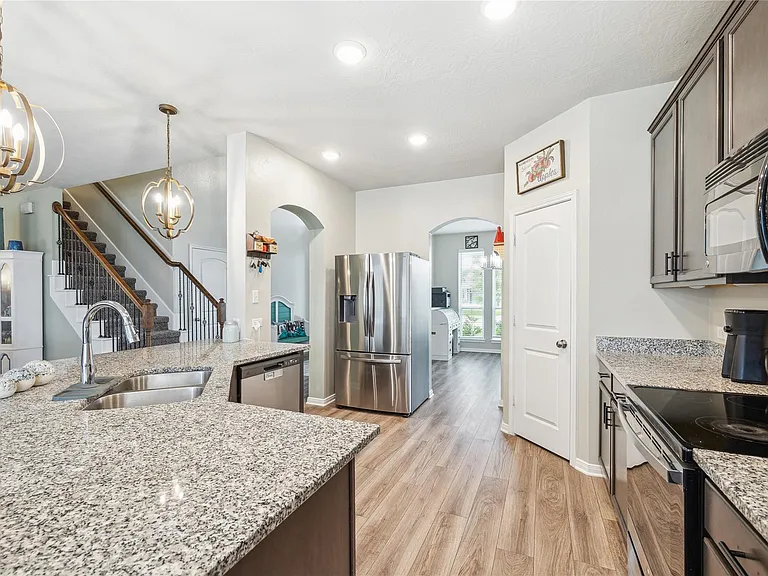 312 Brocks Ct — Photo 10