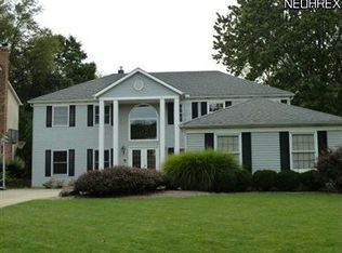 5620 Pheasants Walk Dr, North Olmsted, OH