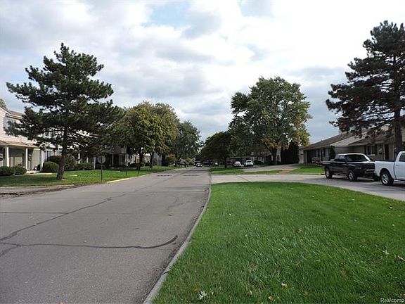 3rd image of 26388 Franklin Pointe Dr #1