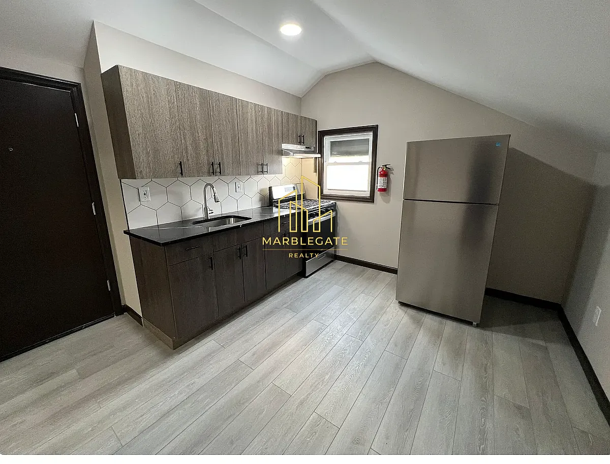 Building Photo - 163 Elwood Ave #44