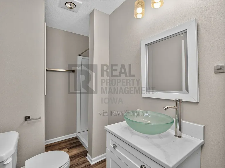 1229 E 18th St — Photo 28