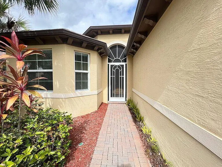 11948 SW Crestwood Cir — Photo 3