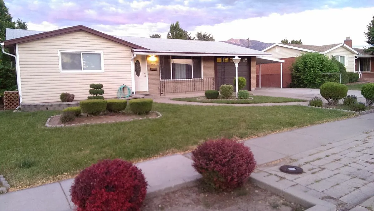 4 bed, 1900 sqft, $2,500 — Photo 3