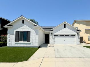 4103 Rialto Ave, Clovis, CA 93619