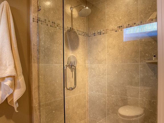 4th image of 922 Meadowvale Ct