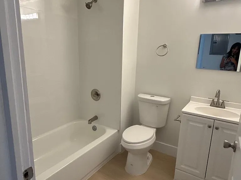 330 SW 5th Ave #2 — Photo 4