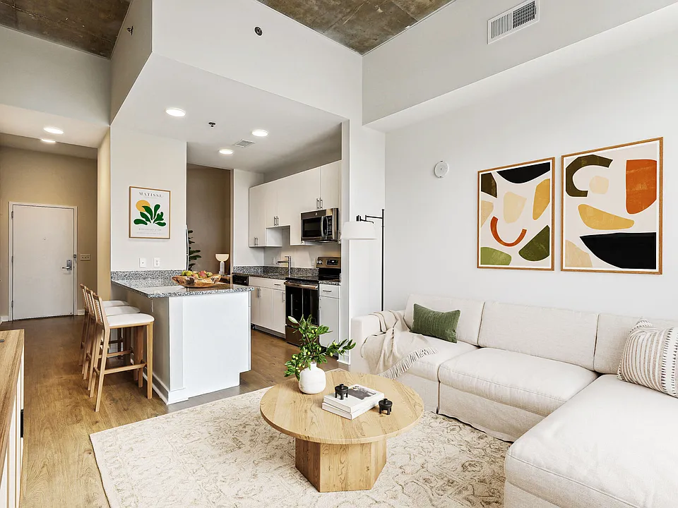 225 N Calvert
