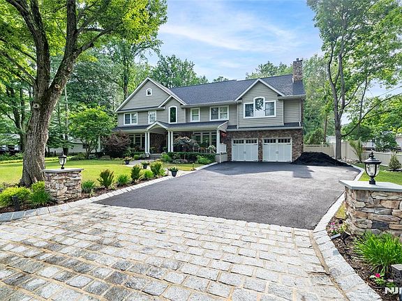 3rd image of 631 Sargent Road