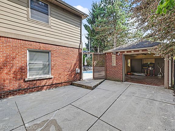 4th image of 22331 Watsonia St