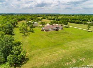 1135 County Road 6610, Devine, TX 78016