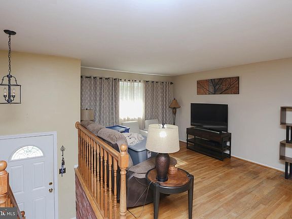 5th image of 534 Crestpark Dr