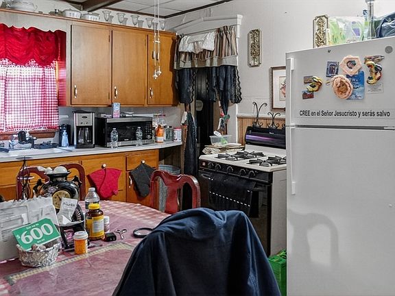 4th image of 32 Franklin St