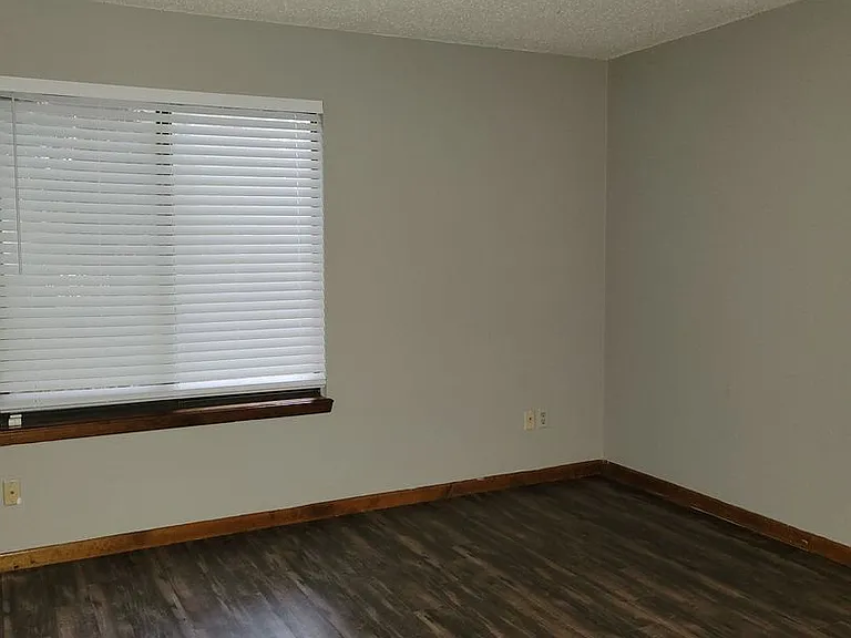 474 Newport Dr — Photo 13