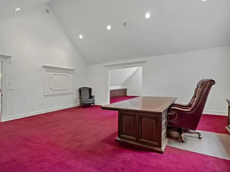 21033 Violet Rd — Photo 24