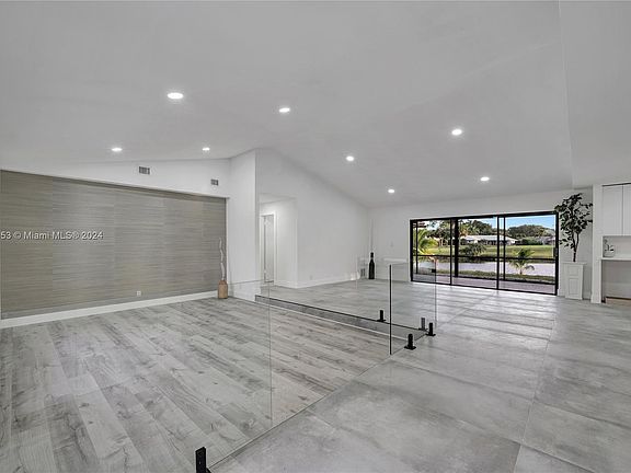 5th image of 3352 Lakeview Dr