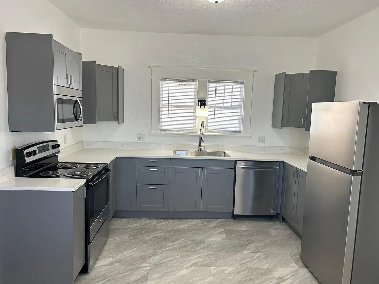 3 bed, 1250 sqft, $1,800 — Photo 1