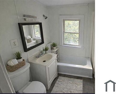 2nd image of 2218 Green St