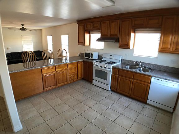 4th image of 1422 S Chapel Ave