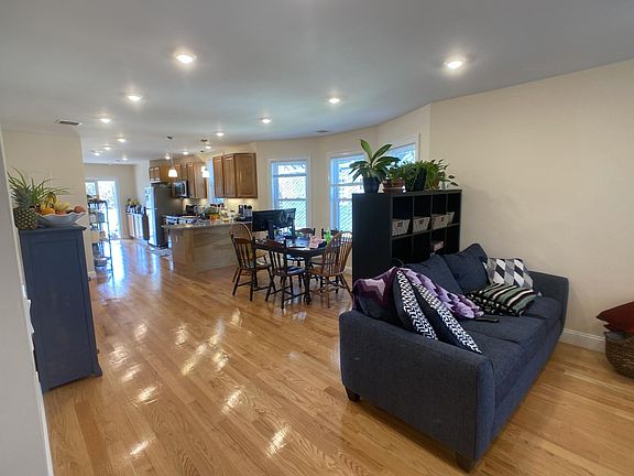 4th image of 24 Marion St #2R