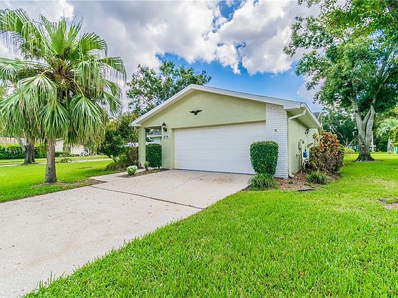 3rd image of 2778 Lomond Dr