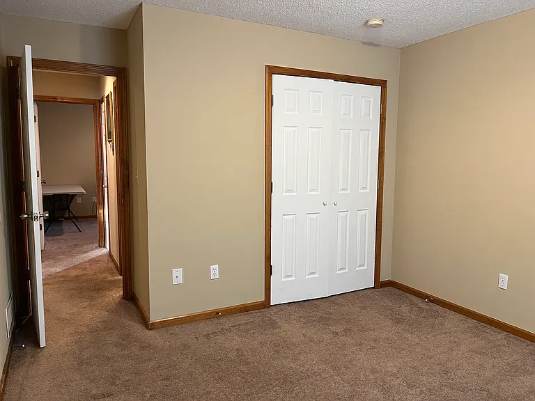 1302 Cloverleaf Ct — Photo 7