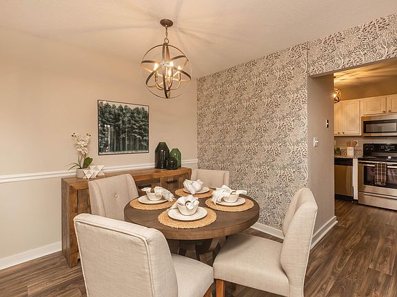 STYLISH DINING ROOM IN MADISON, AL