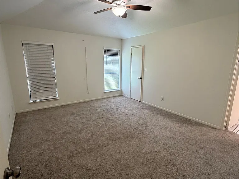 5211 Rivertree Ln — Photo 5